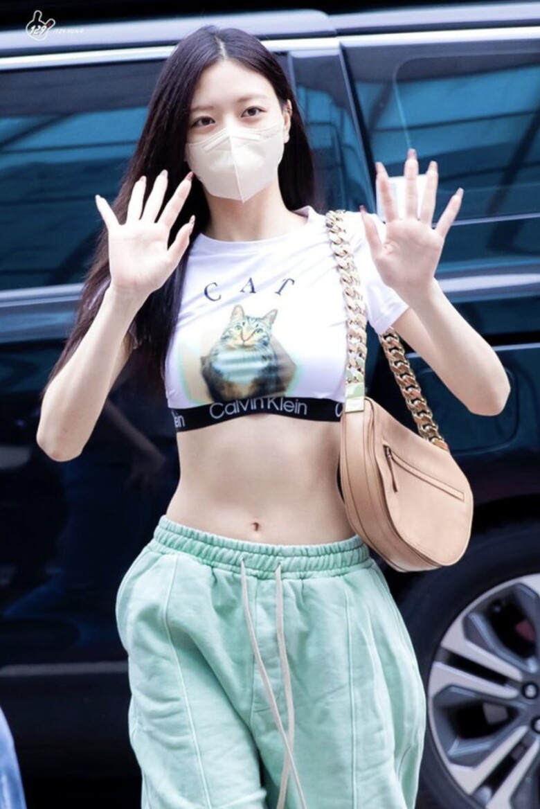 Mỹ nhân 2K3 là "thánh body" có vòng eo con kiến đẹp hơn Jennie: Vỏn vẹn 4 bài tập đơn giản, làm một việc 2 lần/ngày 4 aBên cạnh chế độ ăn uống khoa học, thánh body Yuna còn giữ dáng nhờ tập nhảy vũ đạo và áp dụng 4 bài tập đơn giản tại nhà.