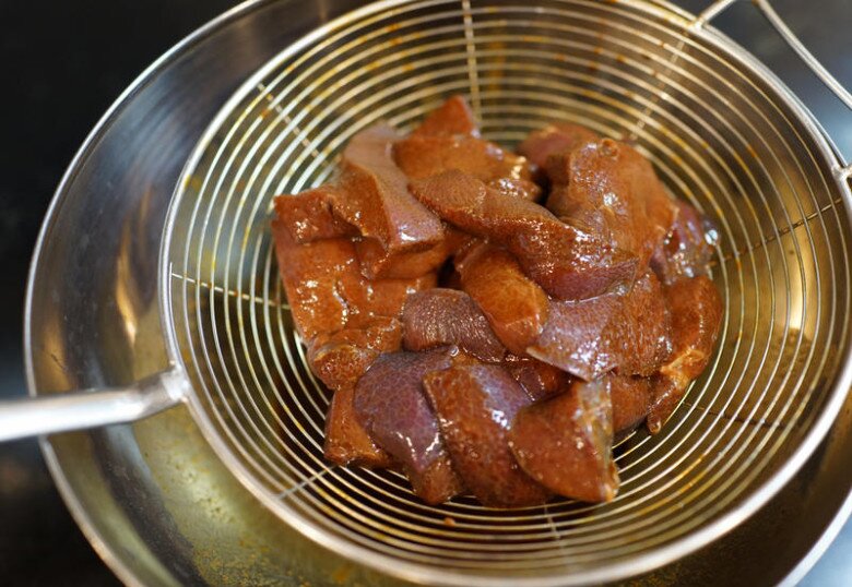 Loại lá mệnh danh là amp;#34;rau của thậnamp;#34;, đem xào với gan lẫn giá được món thơm ngon, cực bổ - 6