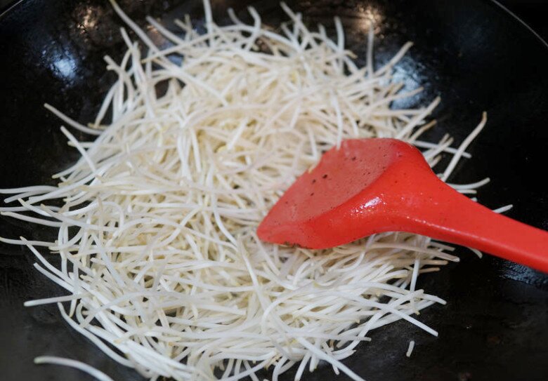 Loại lá mệnh danh là amp;#34;rau của thậnamp;#34;, đem xào với gan lẫn giá được món thơm ngon, cực bổ - 10