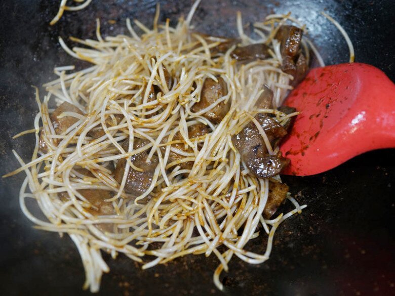 Loại lá mệnh danh là amp;#34;rau của thậnamp;#34;, đem xào với gan lẫn giá được món thơm ngon, cực bổ - 12