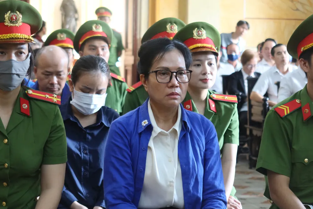 Bị cáo Lê Thúy Hằng - cựu tổng giám đốc SJC. Ảnh: TRẦN MINH cuu-tong-giam-doc-sjc-le-thuy-hang-xin-nhan-loi-truoc-toa-2.jpg