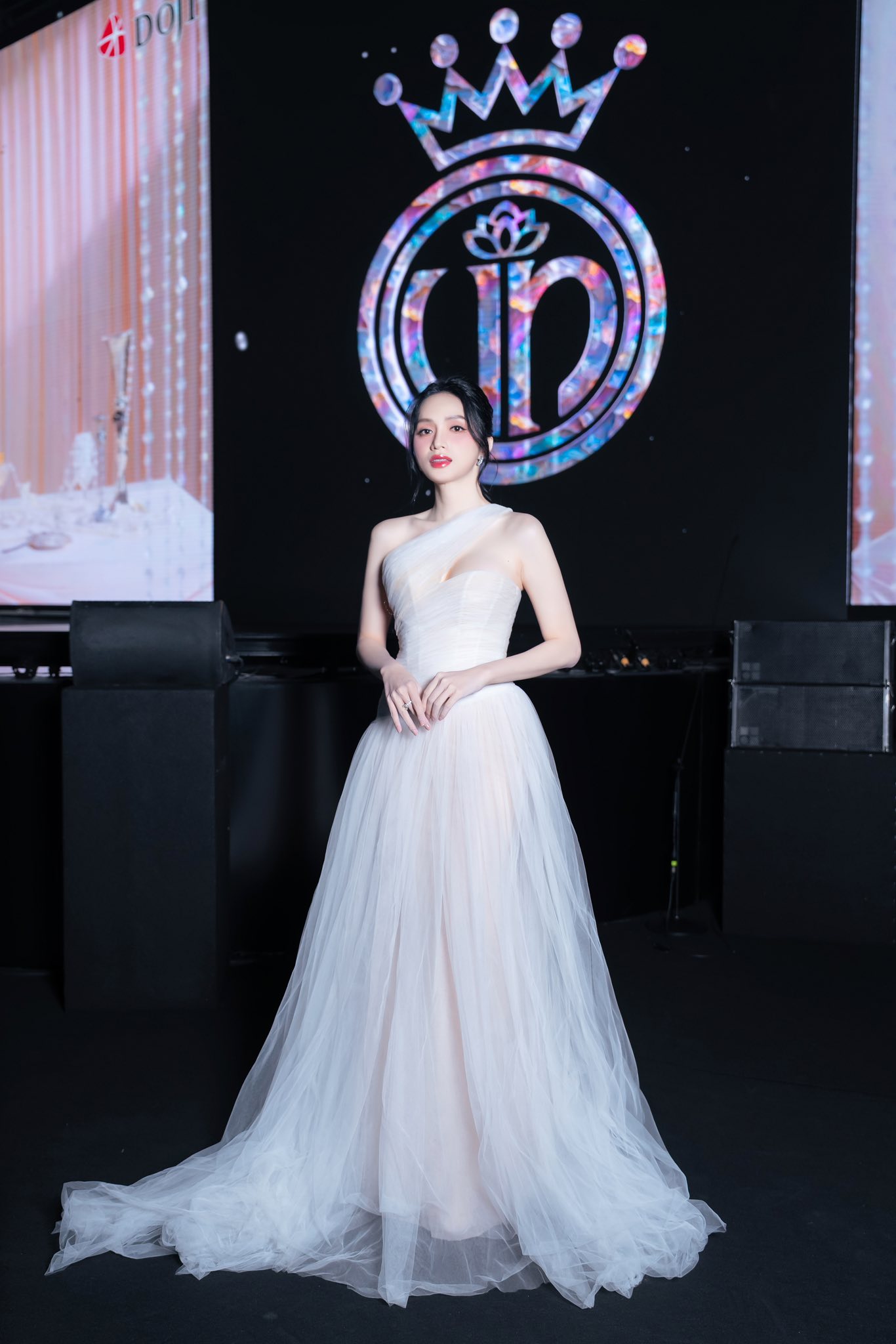 Hương Giang có gì mà dám thi Miss Universe 2025? - Ảnh 4. Hương Giang có gì mà dám thi Miss Universe 2025? - Ảnh 4.