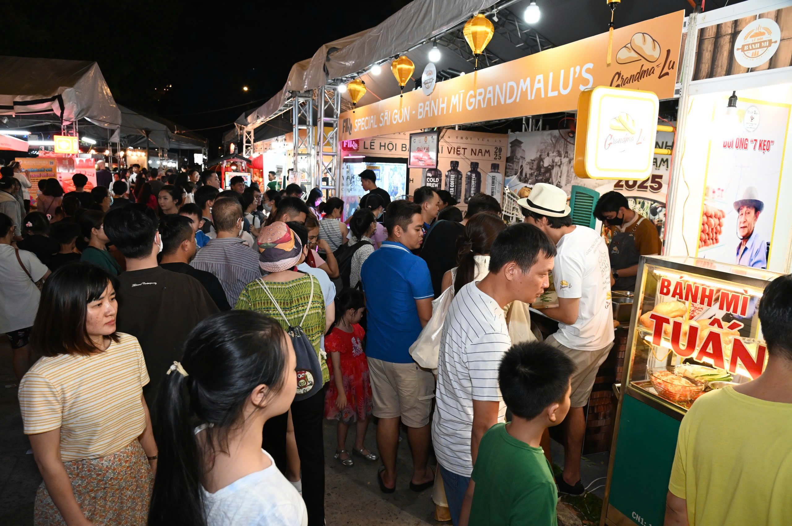 Khách Ấn Độ, Indonesia rất mê bánh mì Việt Nam nhưng...- Ảnh 6. Khách Ấn Độ, Indonesia rất mê bánh mì Việt Nam nhưng...- Ảnh 6.