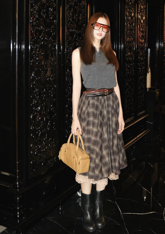 Bốt thời thượng: Nâng tầm phong cách thời trang 24 / 7 chỉ với một bước chân - Ảnh 8. Bốt thời thượng: Nâng tầm phong cách thời trang 24 / 7 chỉ với một bước chân - Ảnh 8.