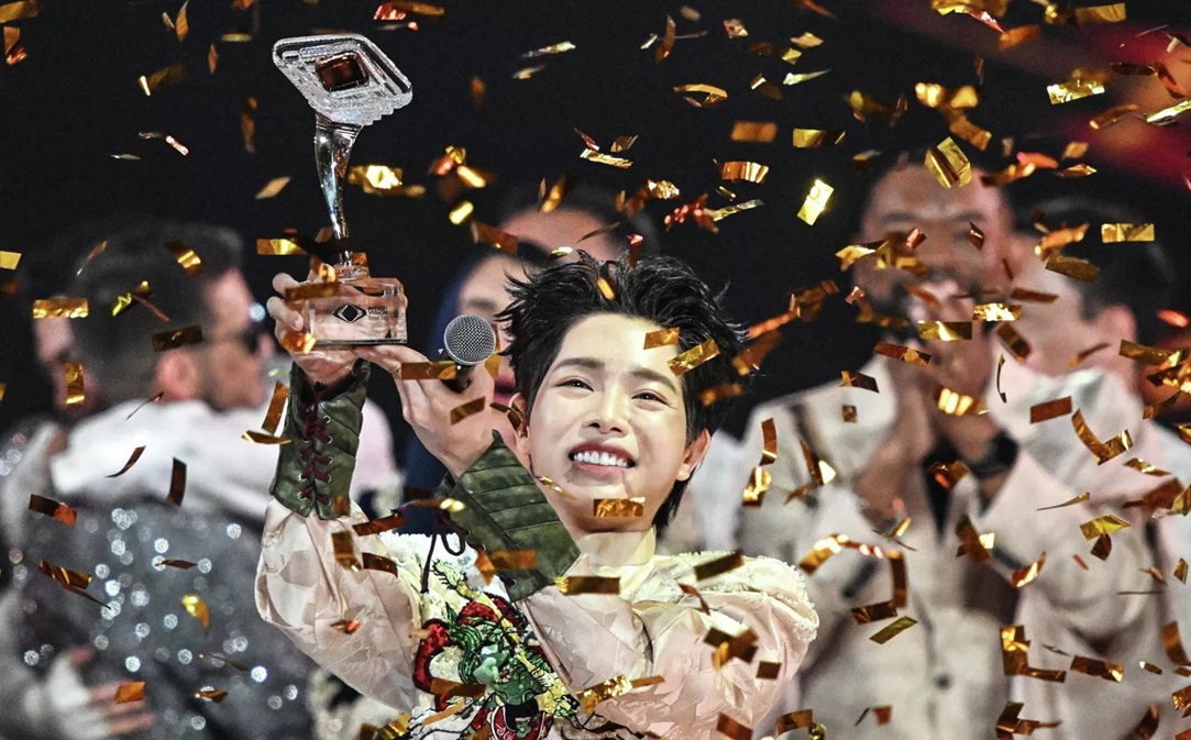 Nam ca sĩ từng bị dọa đánh, đổ muối ớt lên đầu: Lột xác thành quán quân thế giới- Ảnh 2.