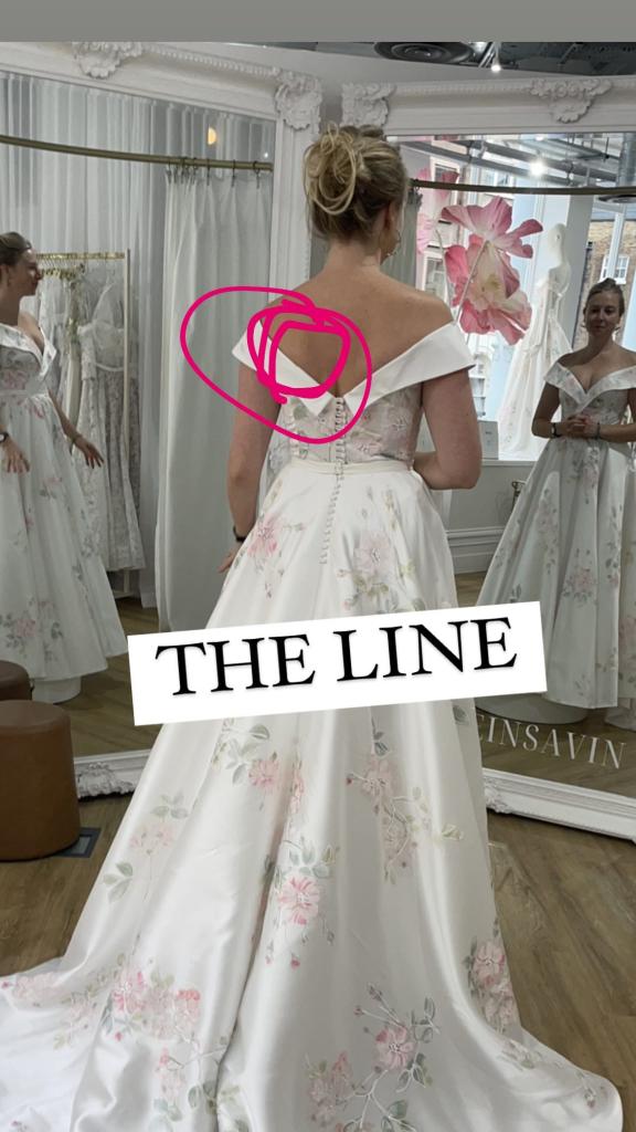 Bức ảnh cô dâu thử váy cưới ngỡ bình thường nhưng phóng to 4 lần lên mới thấy chi tiết "lạ"- Ảnh 2.