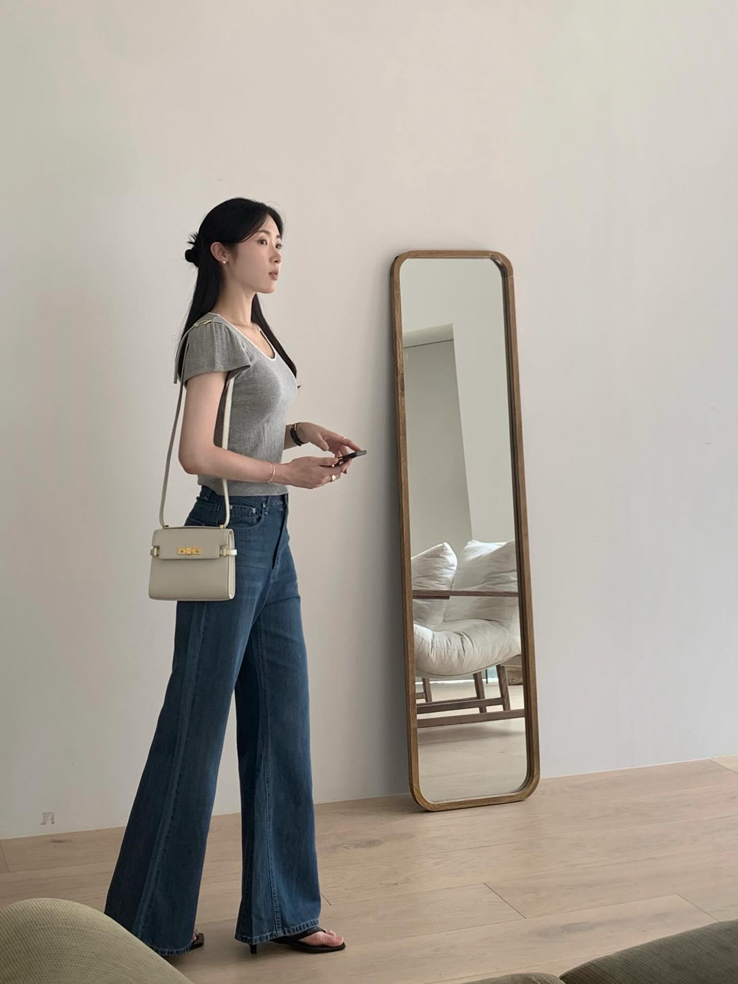 1758814379 810 Mac dep rat don gian khi chi em phoi 5