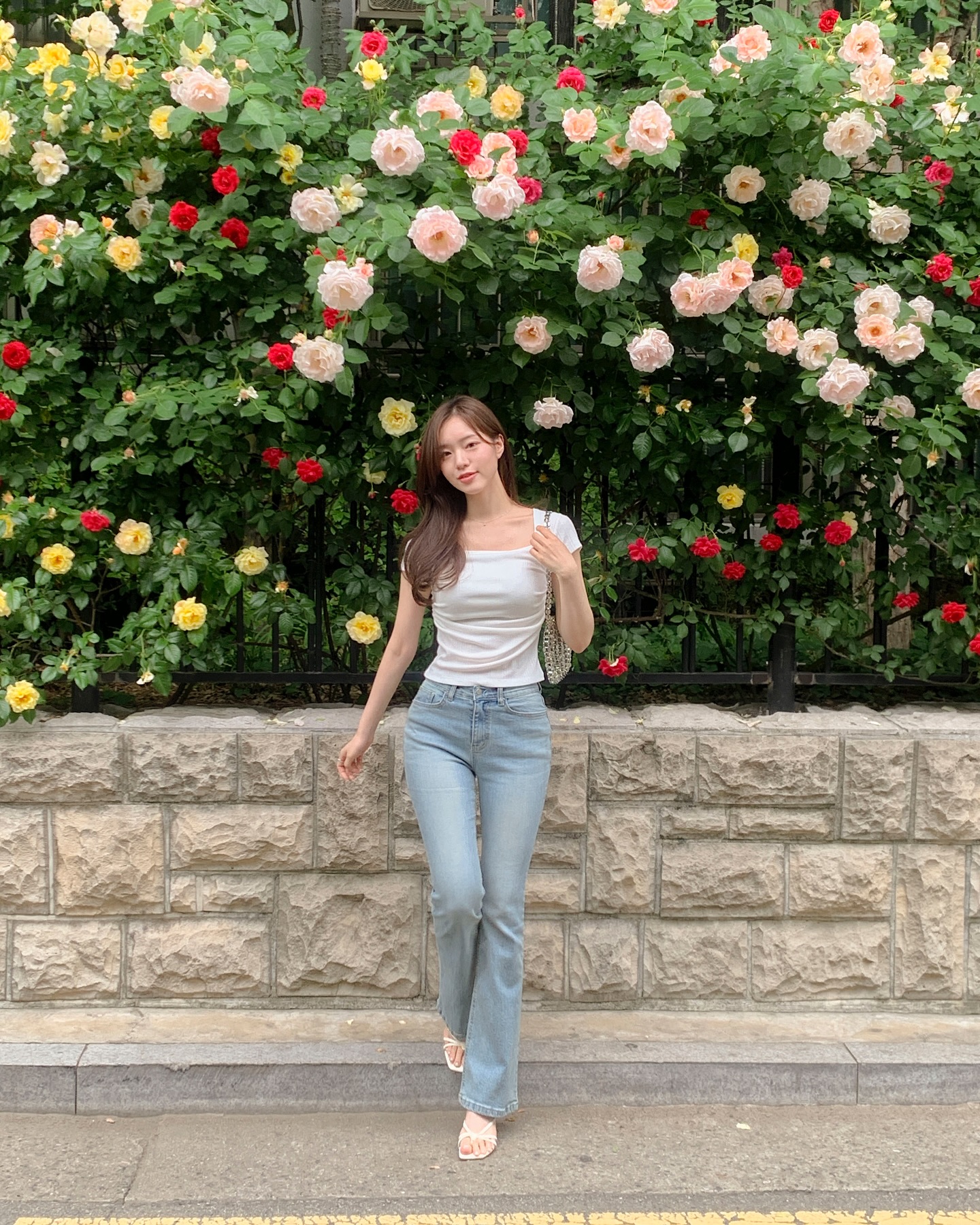 1758814381 493 Mac dep rat don gian khi chi em phoi 5