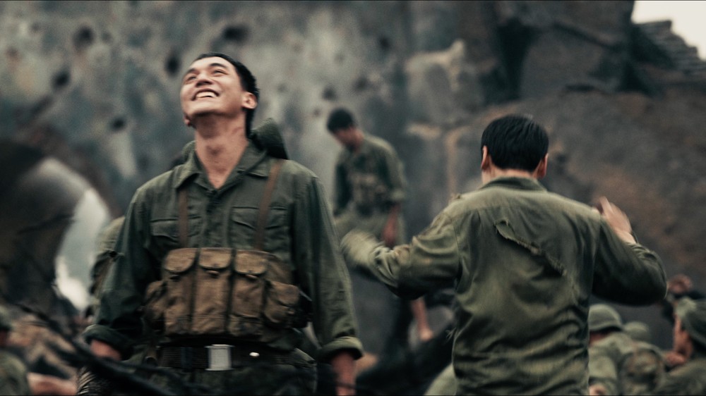 Phim Mưa đỏ chính thức rời rạp từ ngày 29-9, khán giả tiếc nuối 3 Khán giả tiếc nuối khi Mưa đỏ rời rạp sớm dù lượng bán vé vẫn ổn.