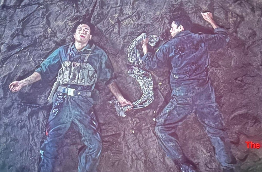 Phim Mưa đỏ chính thức rời rạp từ ngày 29-9, khán giả tiếc nuối 4 Mưa đỏ mang nhiều ý nghĩa thông điệp trong những ngày lịch sử của đất nước.