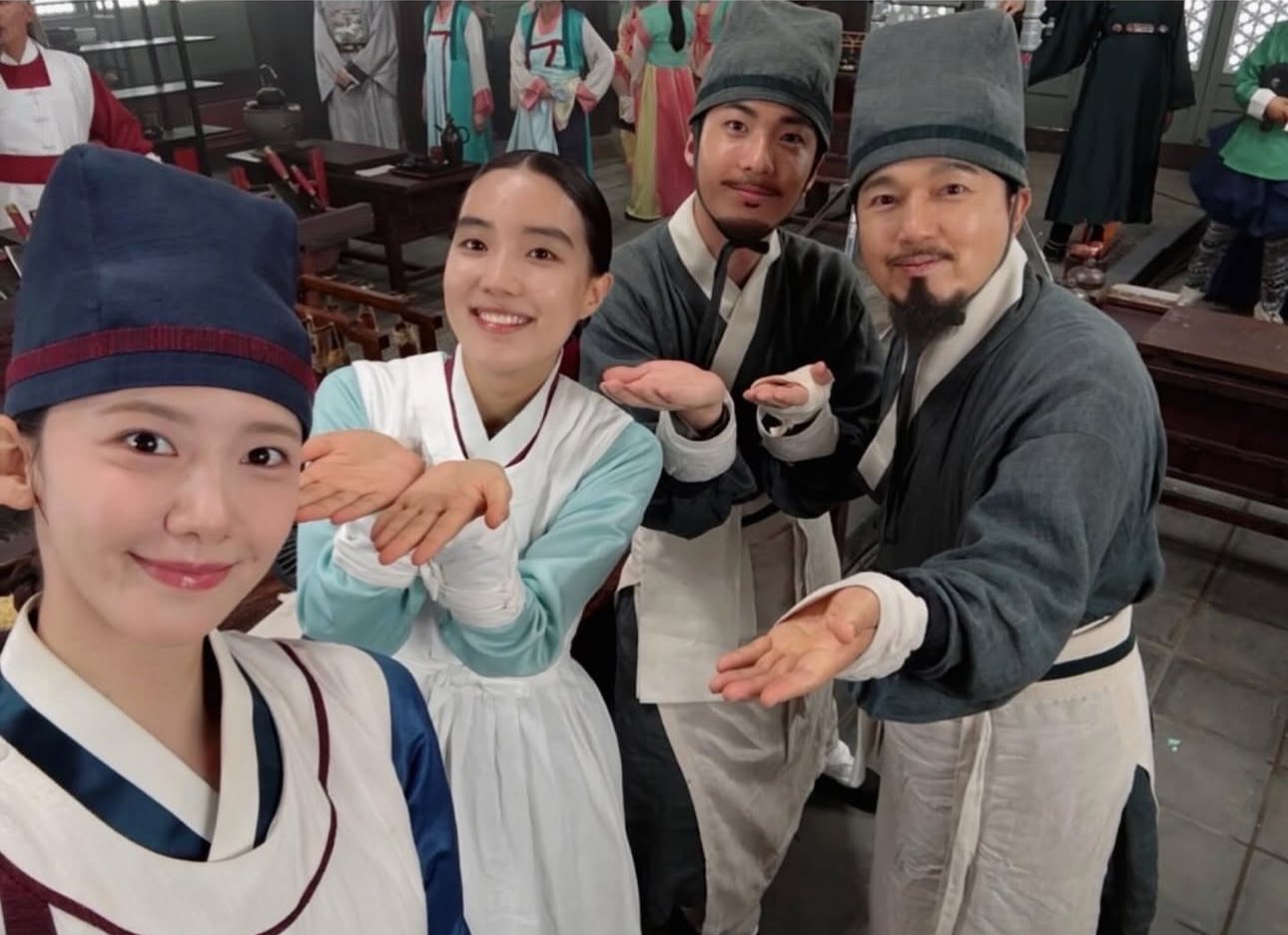 Đến lượt Yoona (SNSD) bị tố “thượng đẳng” hơn Jeon Ji Hyun, khán giả tẩy chay cực gắt- Ảnh 3. Đến lượt Yoona (SNSD) bị tố “thượng đẳng” hơn Jeon Ji Hyun, khán giả tẩy chay cực gắt- Ảnh 3.