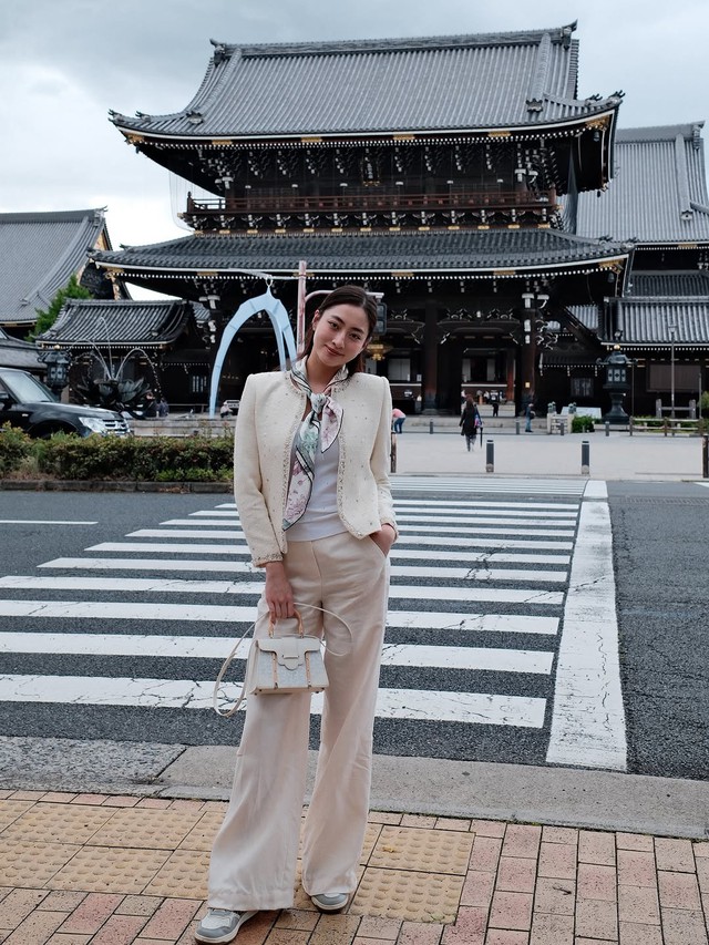 Tự tin ‘thăng hạng’ phong cách với những bản phối cùng áo dạ tweed- Ảnh 2. Tự tin ‘thăng hạng’ phong cách với những bản phối cùng áo dạ tweed- Ảnh 2.