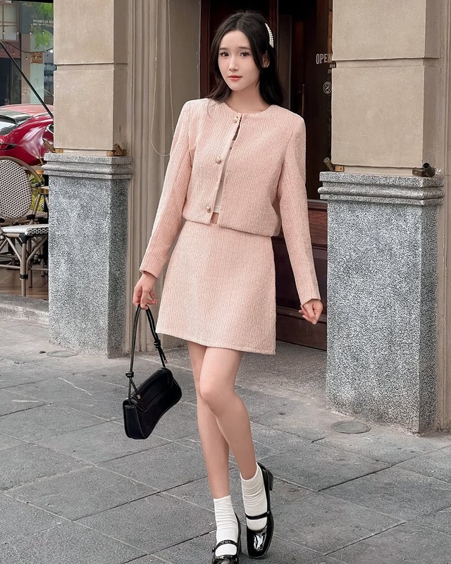 Tự tin ‘thăng hạng’ phong cách với những bản phối cùng áo dạ tweed- Ảnh 5. Tự tin ‘thăng hạng’ phong cách với những bản phối cùng áo dạ tweed- Ảnh 5.