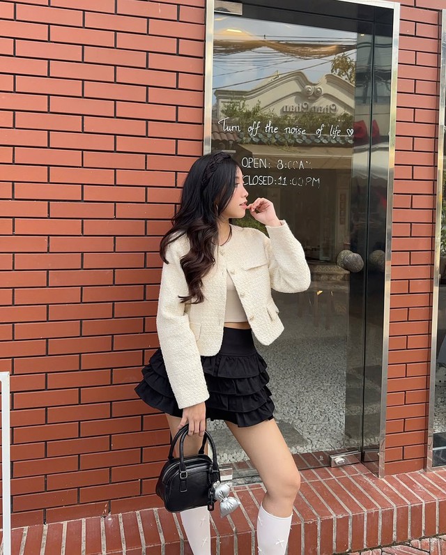 Tự tin ‘thăng hạng’ phong cách với những bản phối cùng áo dạ tweed- Ảnh 8. Tự tin ‘thăng hạng’ phong cách với những bản phối cùng áo dạ tweed- Ảnh 8.