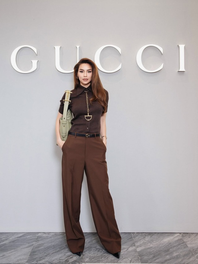 Nâng tầm trang phục khi biết cách sơ vin khéo léo- Ảnh 7. Nâng tầm trang phục khi biết cách sơ vin khéo léo- Ảnh 7.