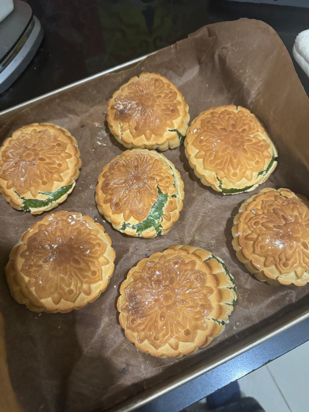 Mẻ bánh Trung thu nhân cốm xào "phông bạt" nhất lúc này: Của ai lên tiếng đi trời! - Ảnh 5. Mẻ bánh Trung thu nhân cốm xào "phông bạt" nhất lúc này: Của ai lên tiếng đi trời! - Ảnh 5.