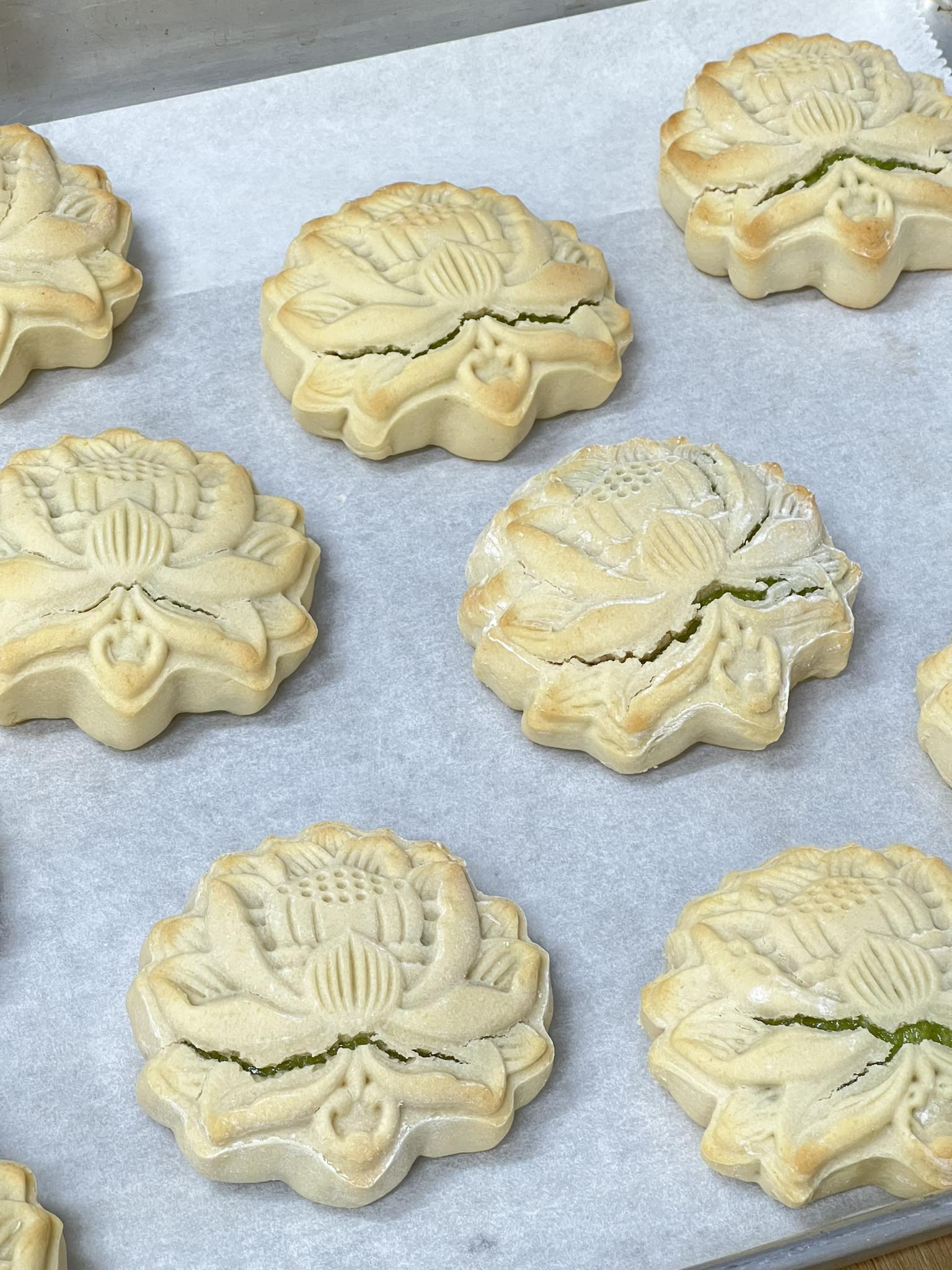 Mẻ bánh Trung thu nhân cốm xào "phông bạt" nhất lúc này: Của ai lên tiếng đi trời! - Ảnh 6. Mẻ bánh Trung thu nhân cốm xào "phông bạt" nhất lúc này: Của ai lên tiếng đi trời! - Ảnh 6.