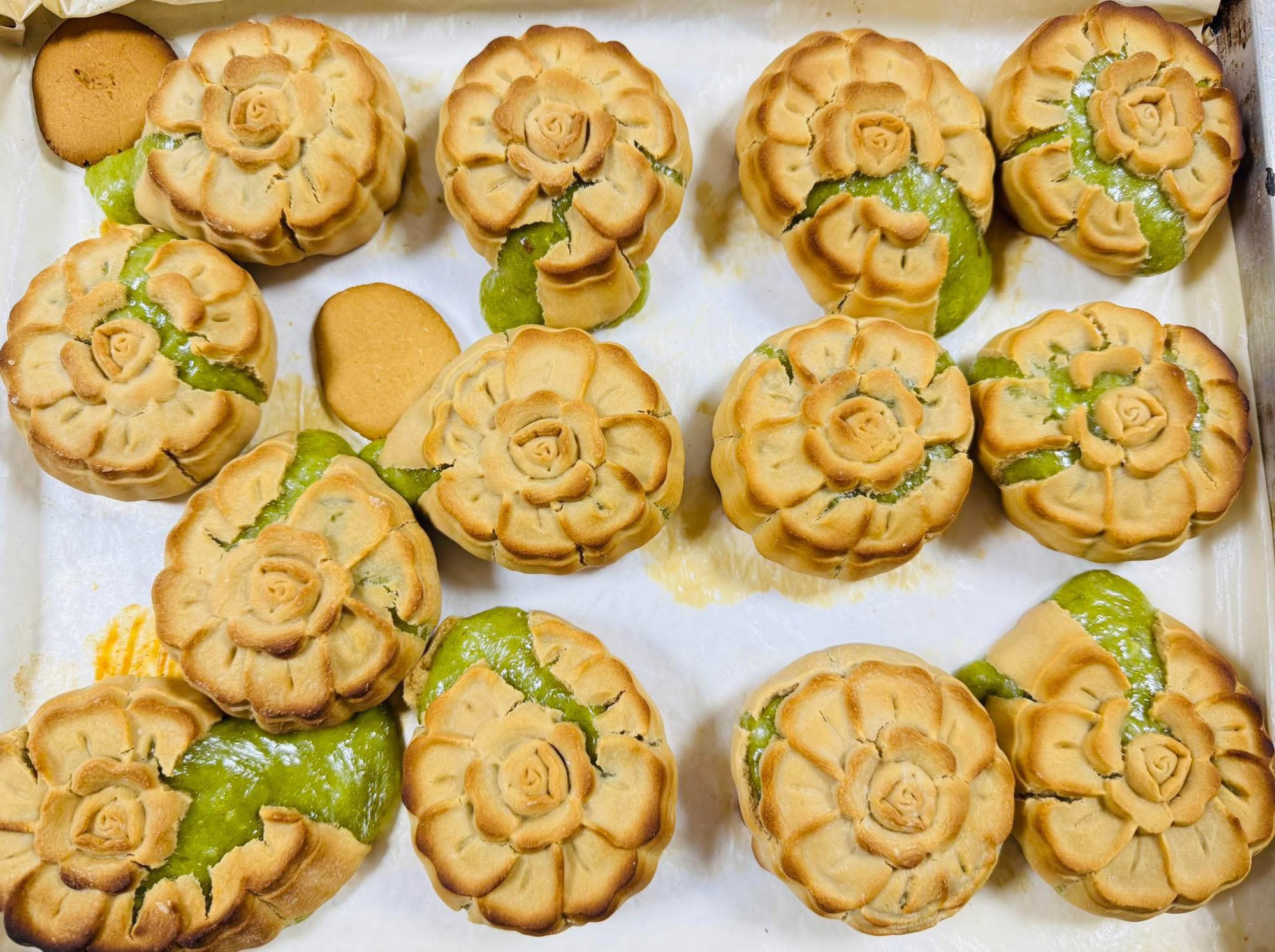 Mẻ bánh Trung thu nhân cốm xào "phông bạt" nhất lúc này: Của ai lên tiếng đi trời! - Ảnh 7. Mẻ bánh Trung thu nhân cốm xào "phông bạt" nhất lúc này: Của ai lên tiếng đi trời! - Ảnh 7.