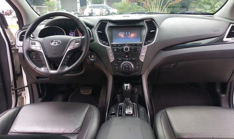 Hyundai Santa Fe máy dầu sử dụng gần 10 năm rao giá gần 600 triệu đồng 2 Hyundai Santa Fe máy dầu cũ rao bán giá gần 600 triệu đồng - Ảnh 2.