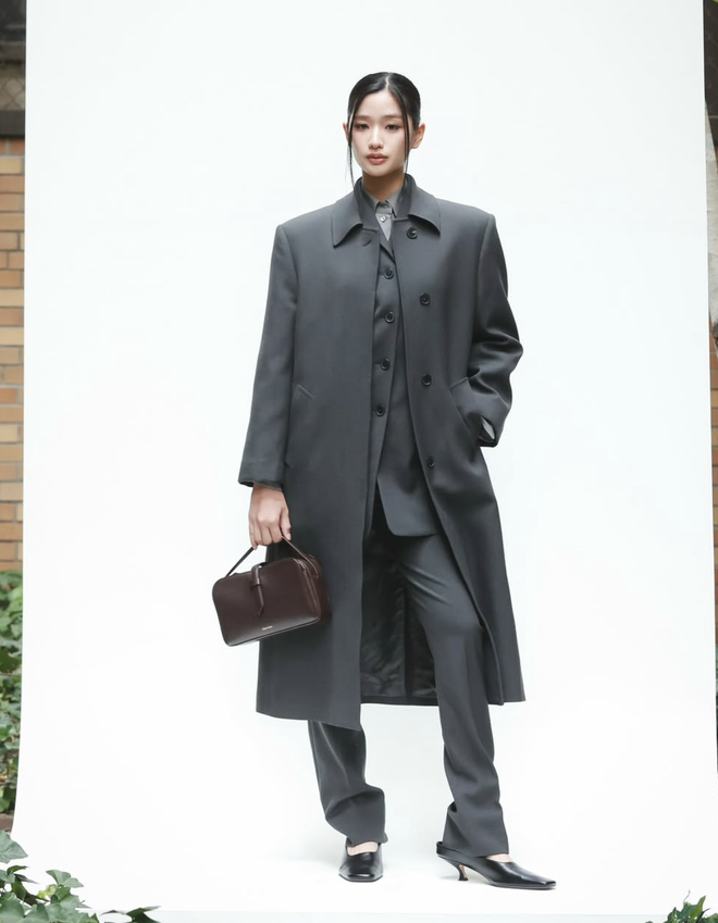 Áo khoác dáng dài tông trung tính, lựa chọn an toàn nhưng đầy khí chất  - Ảnh 7.