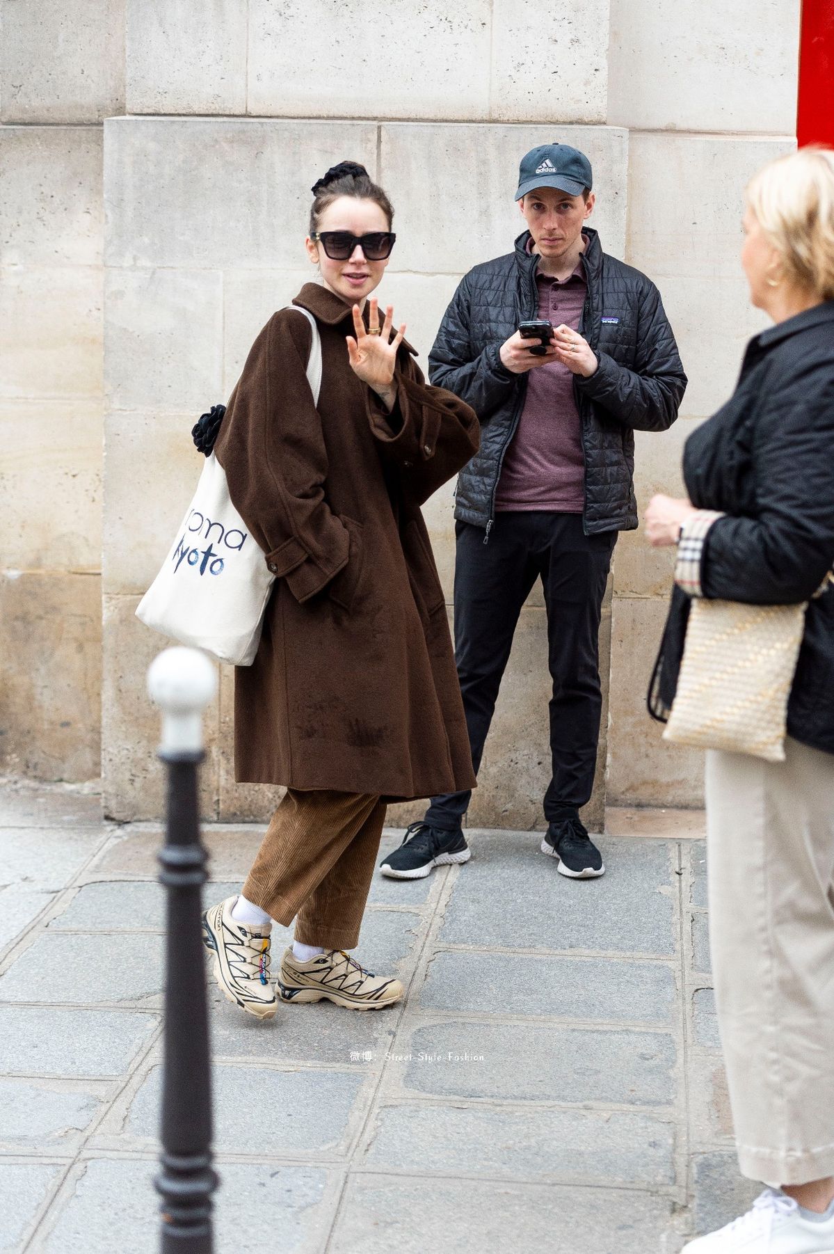 Salomon - Đôi sneakers “thô kệch” trở thành đồng phục của hội IT girl toàn cầu- Ảnh 3. Salomon - Đôi sneakers “thô kệch” trở thành đồng phục của hội IT girl toàn cầu- Ảnh 3.