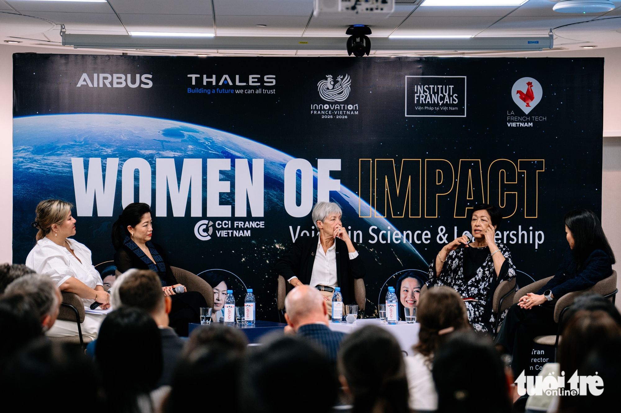 Nữ phi hành gia Pháp đến phường Sài Gòn nói về ‘duyên dáng của phụ nữ’ - Ảnh 3.