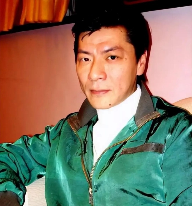 Lúc biết tin về nam nghệ sĩ Long Phương, cả giới giải trí bàng hoàng.