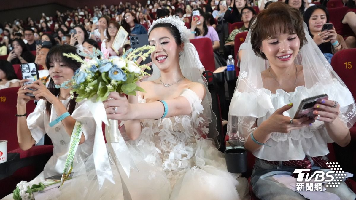 Báo Trung nói gì về “bà xã Việt Nam” của Hứa Quang Hán mà fan trong nước ghen đỏ mắt? - Ảnh 2. Báo Trung nói gì về “bà xã Việt Nam” của Hứa Quang Hán mà fan trong nước ghen đỏ mắt? - Ảnh 2.