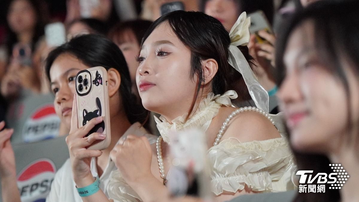 Báo Trung nói gì về “bà xã Việt Nam” của Hứa Quang Hán mà fan trong nước ghen đỏ mắt? - Ảnh 5. Báo Trung nói gì về “bà xã Việt Nam” của Hứa Quang Hán mà fan trong nước ghen đỏ mắt? - Ảnh 5.