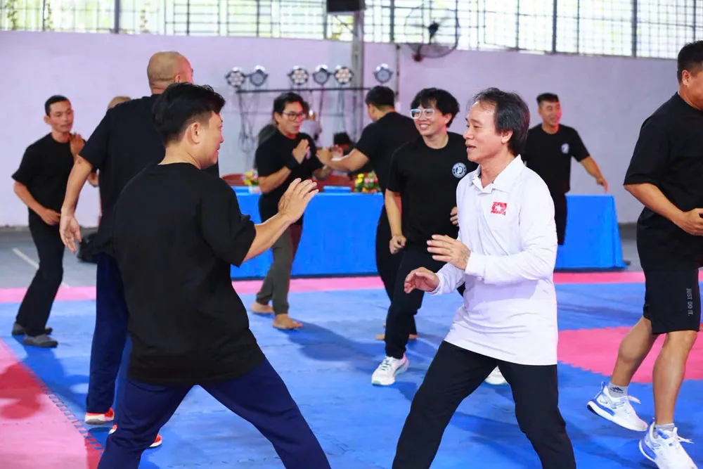 vo-su-8-dang-taekwondo-the-gioi-va-chuyen-gia-israel-o-lop-dac-huan-krav-maga (3).jpg