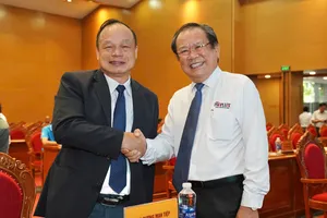 Chương trình 'Cùng ngư dân thắp sáng đèn trên biển' đến với bà con ngư dân Gia Lai