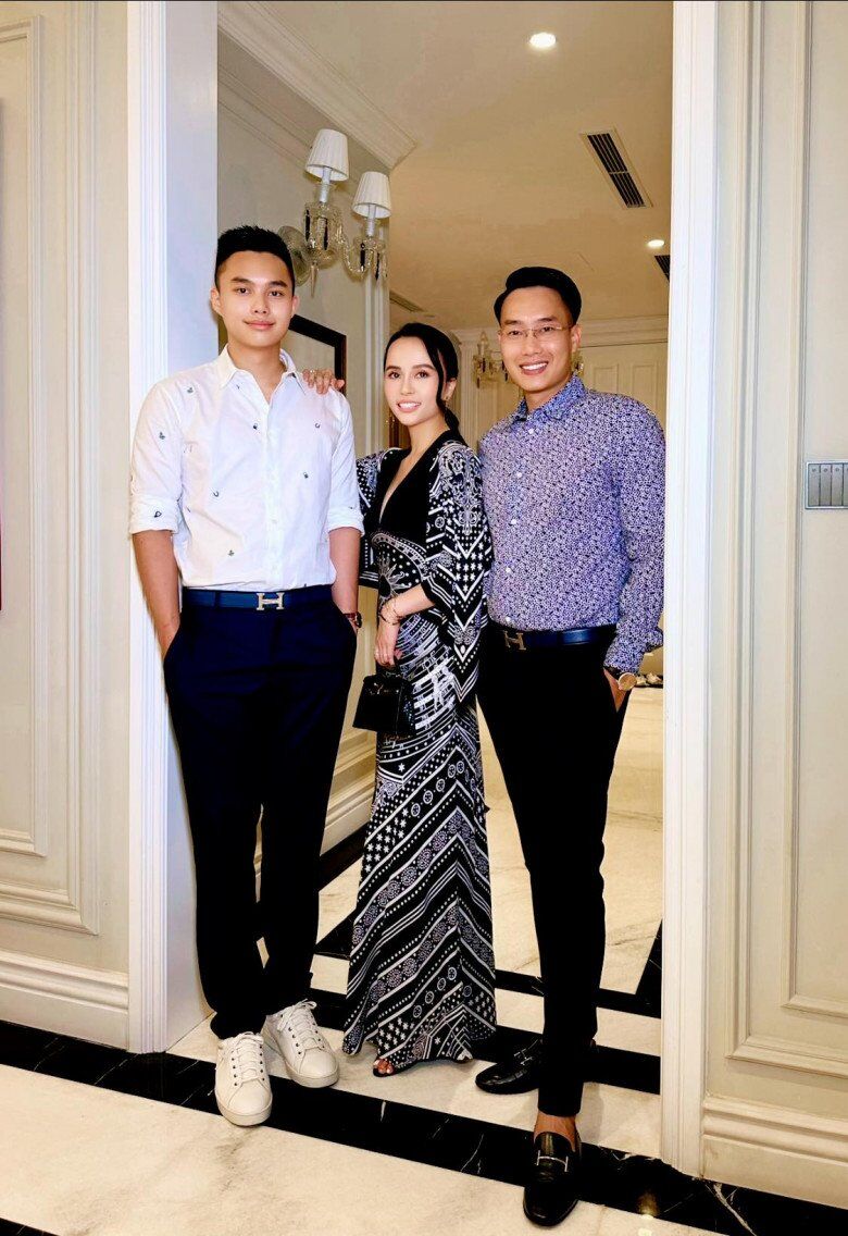 Ở tuổi trưởng thành, Tuấn Kiệt đã vượt xa chiều cao của bố mẹ.