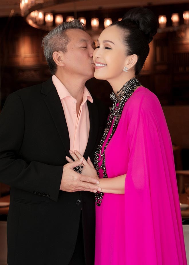 Mỹ nhân Vbiz U65 vẫn không ai qua nổi: Được phong 