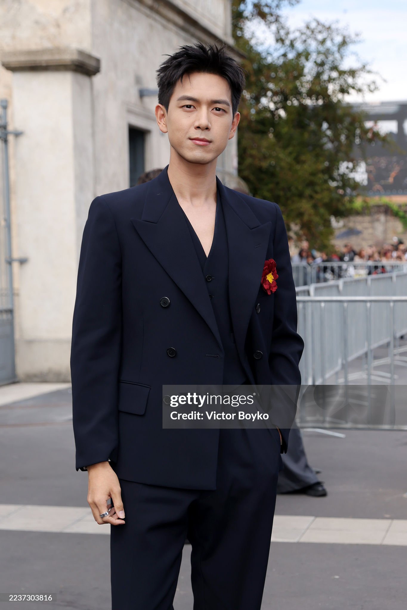 Show Prada hiu hắt đến tội, dàn Đại sứ đồng loạt mất tích vì đâu?- Ảnh 5.