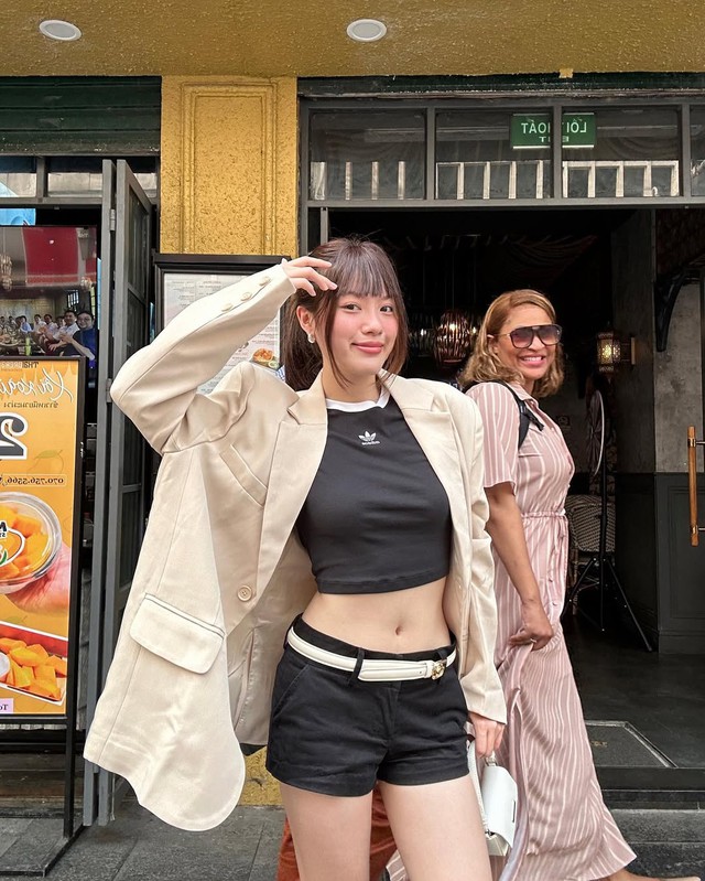 Áo blazer, 'chìa khóa vàng' cho vẻ ngoài thanh lịch 6 Áo blazer, 'chiếc chìa khóa vàng' cho vẻ ngoài thanh lịch - Ảnh 6.