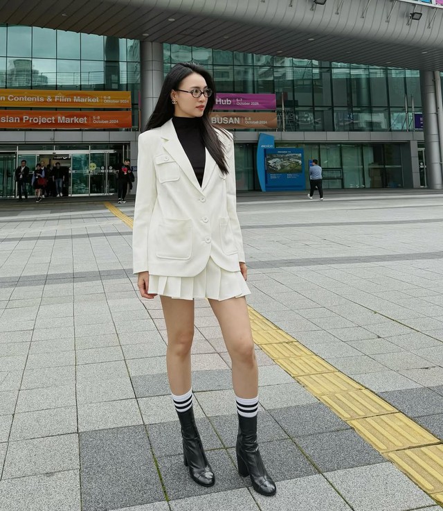 Áo blazer, 'chìa khóa vàng' cho vẻ ngoài thanh lịch 7 Áo blazer, 'chiếc chìa khóa vàng' cho vẻ ngoài thanh lịch - Ảnh 7.