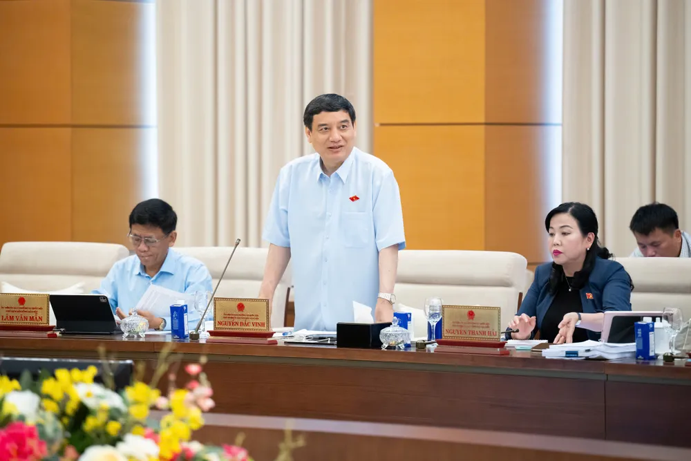 Chủ nhiệm Ủy ban Văn hoá và Xã hội Nguyễn Đắc Vinh. Ảnh: QH Phải có thí điểm làm 'ra tấm, ra món' để cải tạo sông Tô Lịch, ô nhiễm môi trường