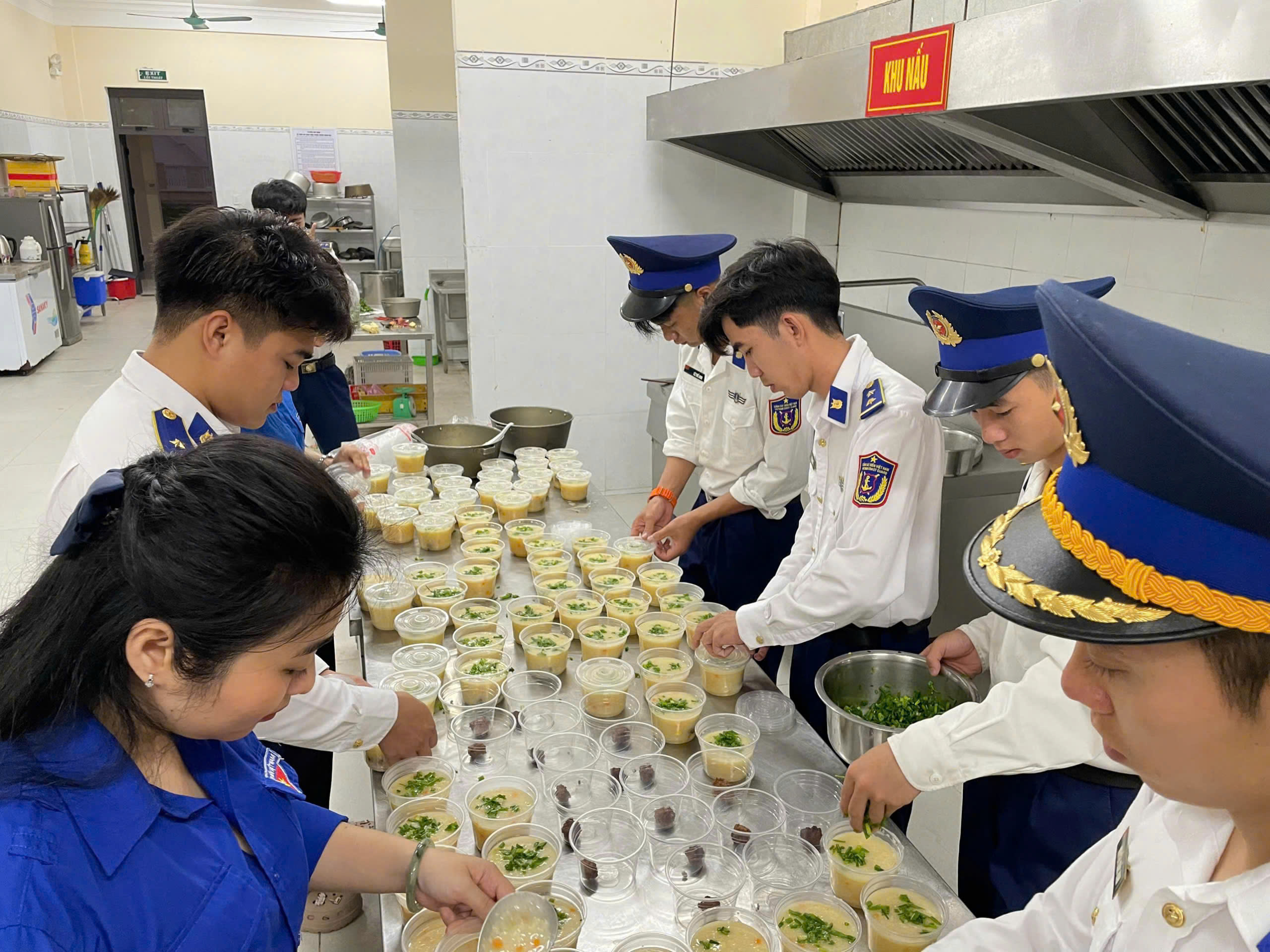 Sôi nổi các hoạt động Tháng Thanh niên tại Vùng Cảnh sát biển 2- Ảnh 4. Sôi nổi các hoạt động Tháng Thanh niên tại Vùng Cảnh sát biển 2- Ảnh 4.