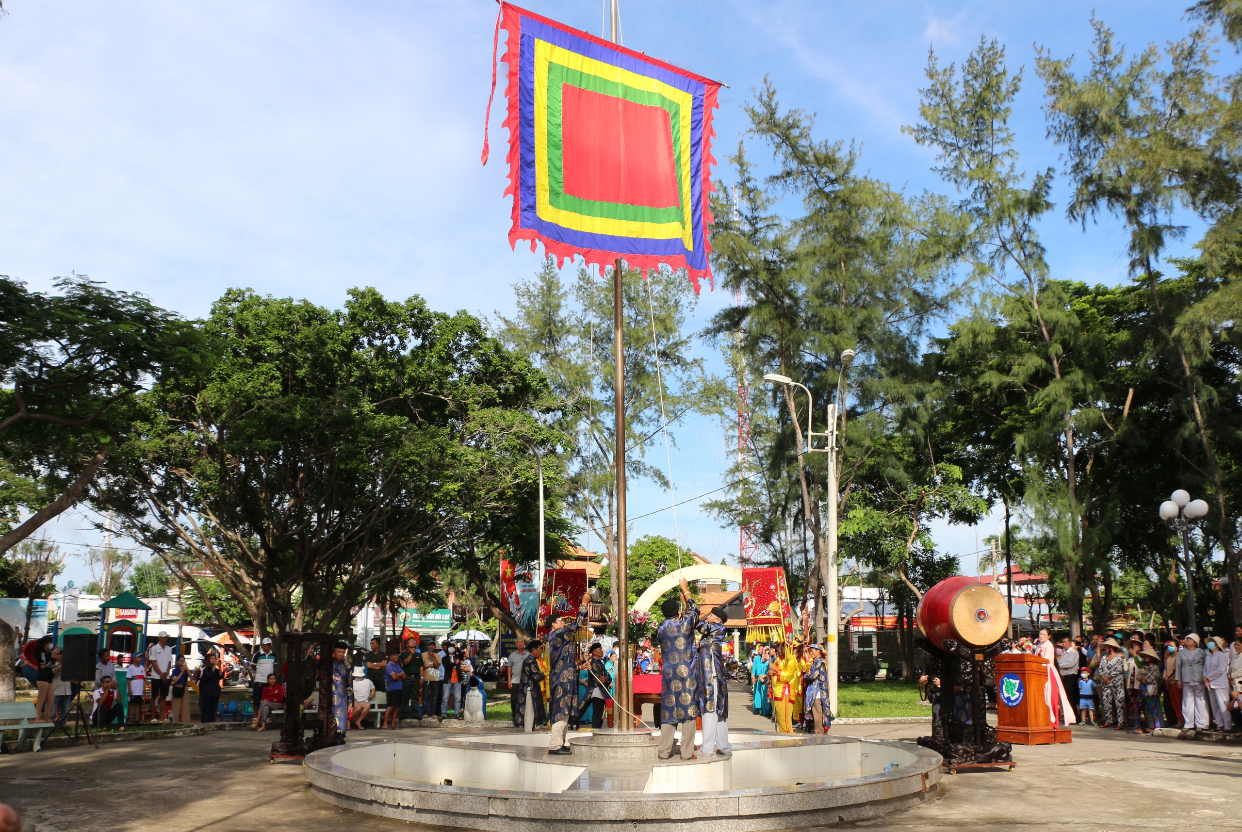 Lễ hội Nghinh Ông Cần Giờ 2025: Di sản 'tết biển' trăm năm- Ảnh 3.