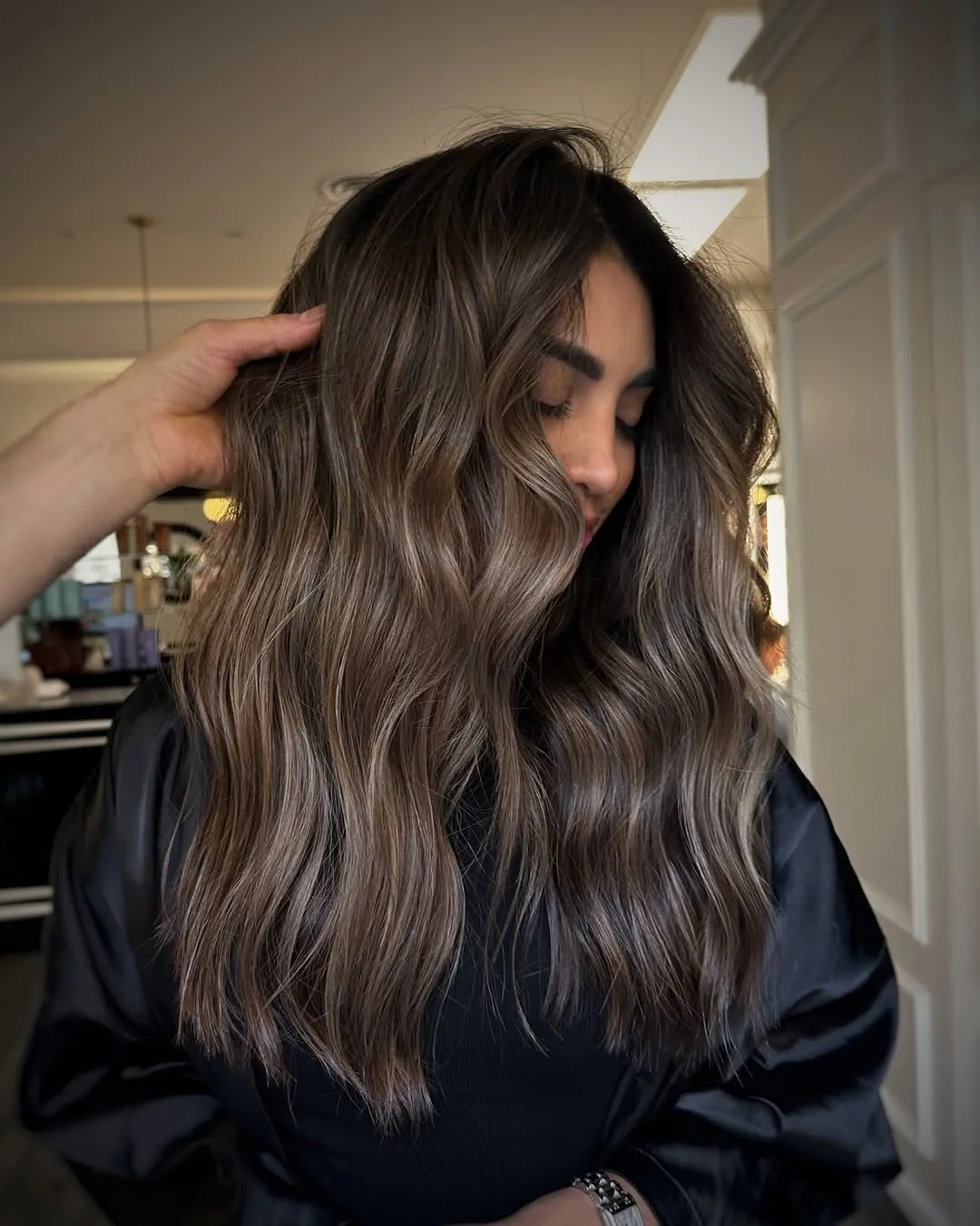 10 kiểu tóc hot nhất mùa Thu Đông 2025 dễ chăm lại khiến tóc trông dày, tôn ngũ quan hài hòa, nhìn là muốn cắt ngay 3 10 kiểu tóc hot nhất mùa Thu Đông 2025 dễ chăm lại khiến tóc trông dày, tôn ngũ quan hài hòa, nhìn là muốn cắt ngay - 3