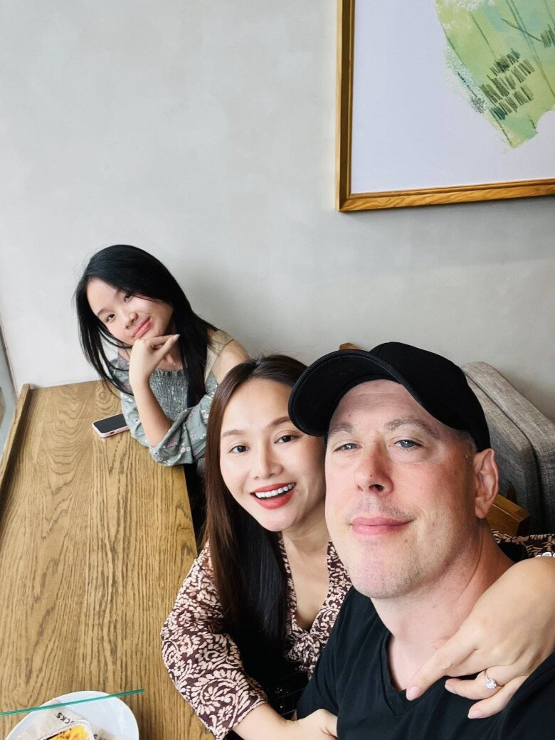 Hiện tại, ca sĩ Thu Phượng có cuộc sống hạnh phúc, viên mãn bên chồng Tây và con gái.