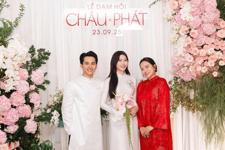 Sao Việt 24h: MC Thành Trung hiếm hoi chung khung hình với chồng Tây của vợ cũ, ca sĩ Thu Phượng nói đã amp;#34;đến đíchamp;#34; - 10