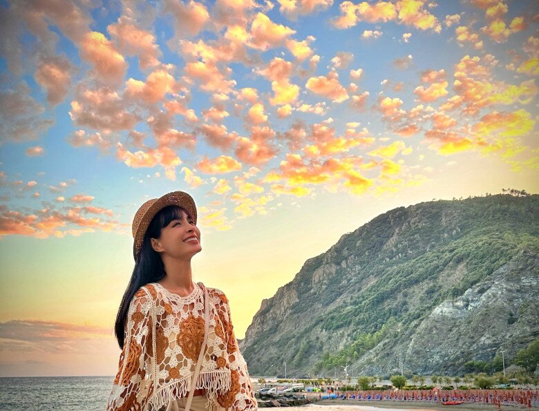 Sao Việt 24h: MC Thành Trung hiếm hoi chung khung hình với chồng Tây của vợ cũ, ca sĩ Thu Phượng nói đã amp;#34;đến đíchamp;#34; - 13