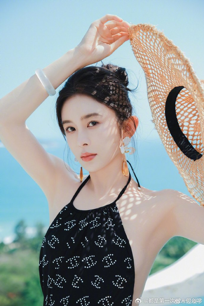 Cái kết của nữ diễn viên đập tiền đi 