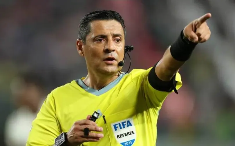 Ở hạng mục trọng tài, ba vua sân cỏ của Úc được đề cử, trọng tài Alireza Faghani (Úc gốc Iran) từng cầm còi trận chung kết FIFA Club World Cup 2025 giữa Chelsea và PSG. Ảnh: AFC Cac- danh- hieu-1.jpg