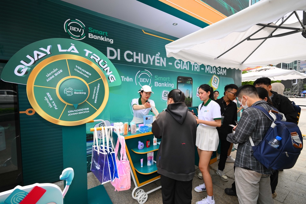  
Các hoạt động trải nghiệm tại BIDV Music Festival thu hút khách tham quan. 