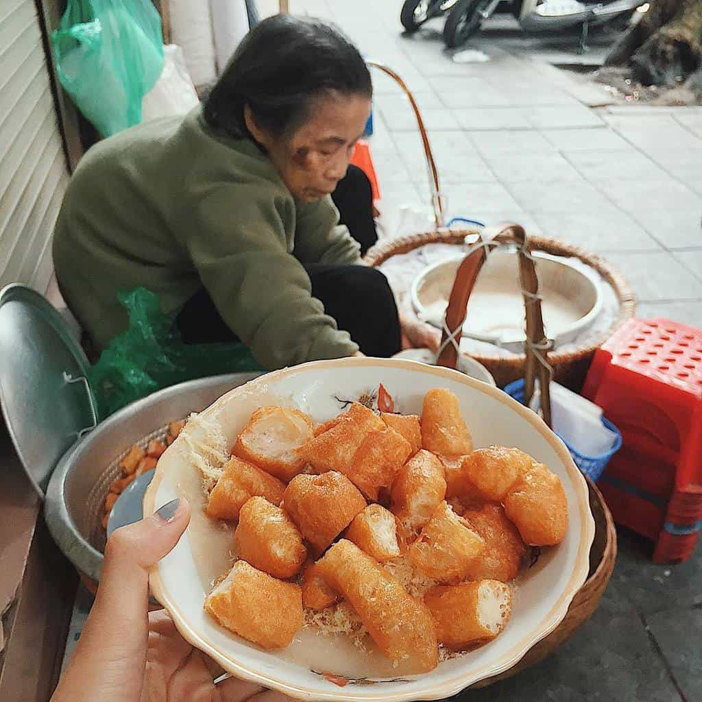 Món ăn đặc sản mùa thu Hà Nội, vừa ngon vừa rẻ lại ấm bụng, lưu ngay 5 địa chỉ nổi tiếng nhất 2 Gánh cháo sườn rong trên phố Hàng Bồ