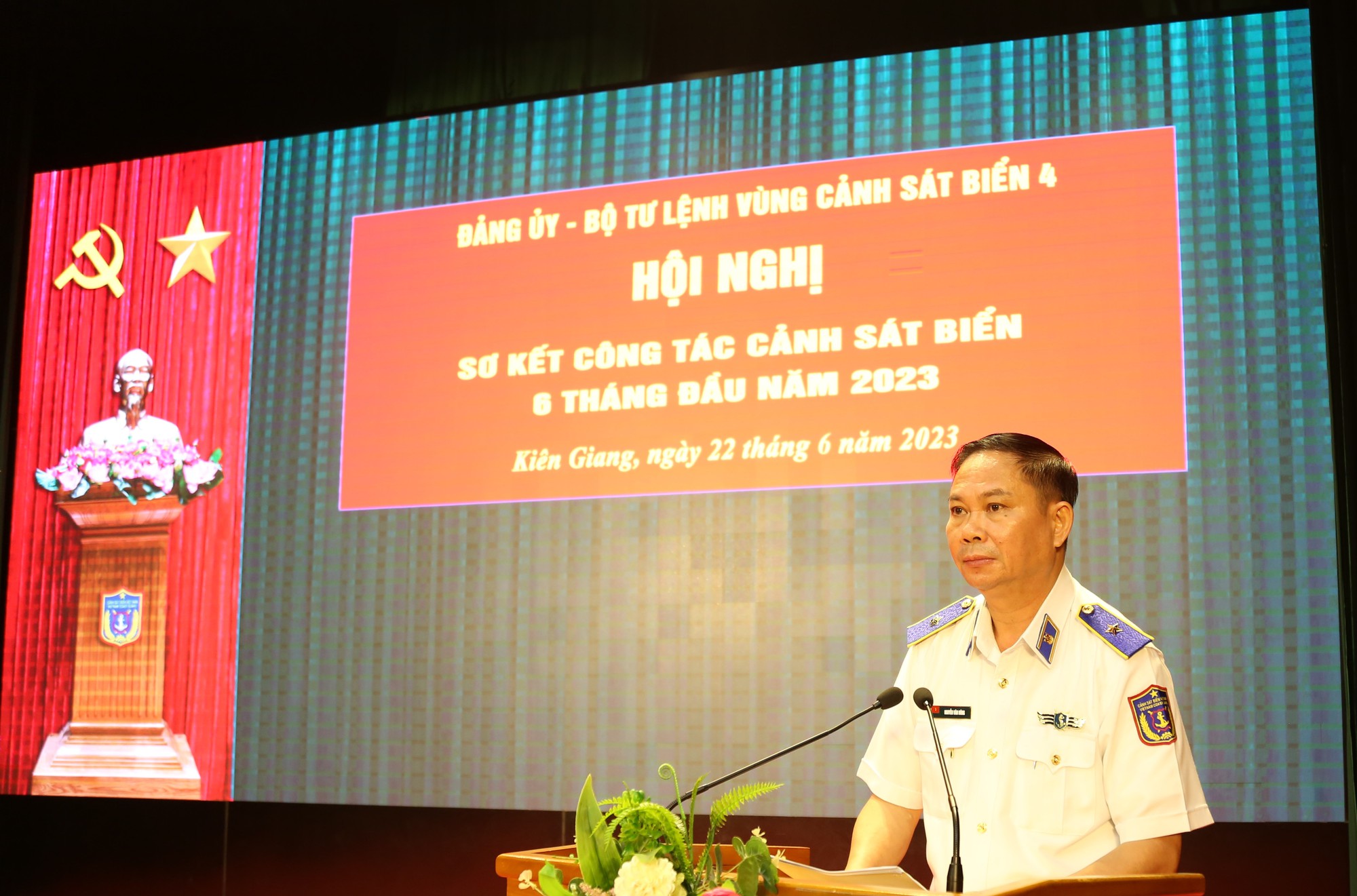 Vùng Cảnh sát biển 4 sẽ xử lý nghiêm tàu cá vi phạm IUU - Ảnh 4. Vùng Cảnh sát biển 4 sẽ xử lý nghiêm tàu cá vi phạm IUU - Ảnh 4.