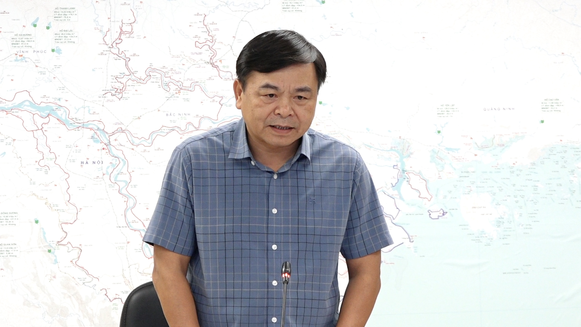 Thứ trưởng Nông nghiệp và Môi trường chỉ đạo ứng phó bão số 10