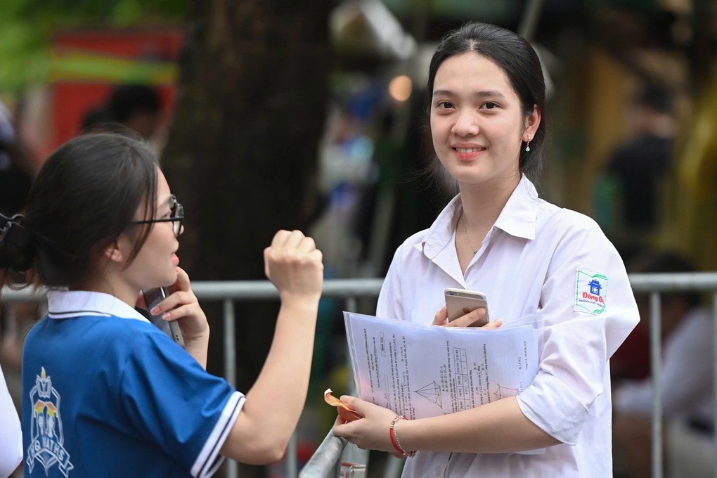 Thứ trưởng Bộ Giáo dục: “Đề thi tốt nghiệp THPT 2025 hết sức toàn diện” - 3